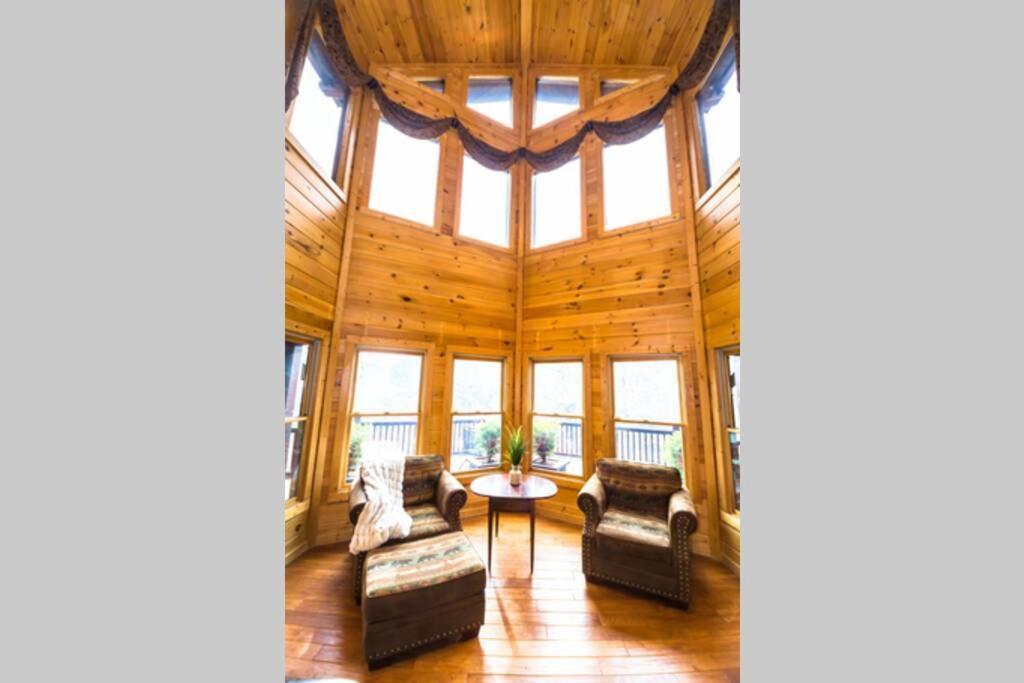 Christmas Lodge-Secluded Near Downtown Blue Ridge Exterior photo