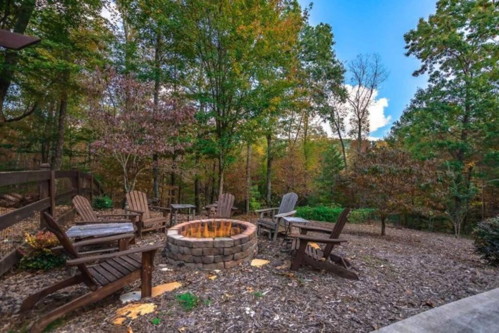 Christmas Lodge-Secluded Near Downtown Blue Ridge Exterior photo