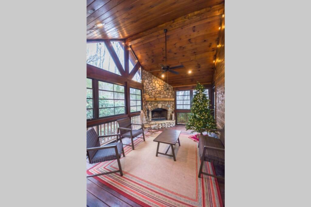 Christmas Lodge-Secluded Near Downtown Blue Ridge Exterior photo