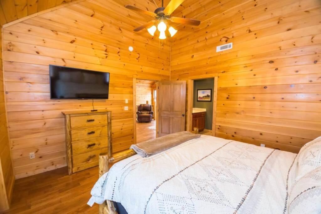 Christmas Lodge-Secluded Near Downtown Blue Ridge Exterior photo