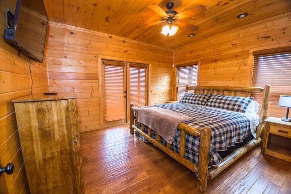 Christmas Lodge-Secluded Near Downtown Blue Ridge Exterior photo