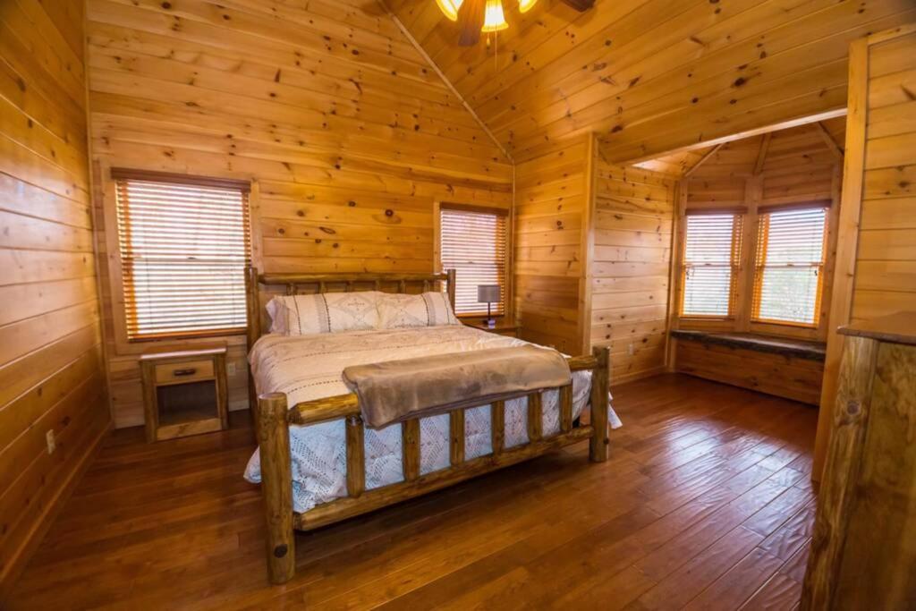 Christmas Lodge-Secluded Near Downtown Blue Ridge Exterior photo